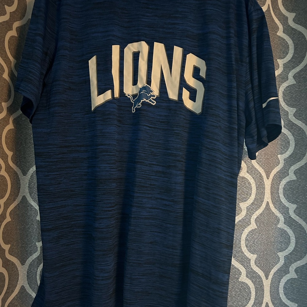 Blue LIONS Graphic T-Shirt